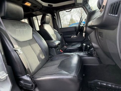 Used 2017 Jeep Wrangler Unlimited Sahara image 17