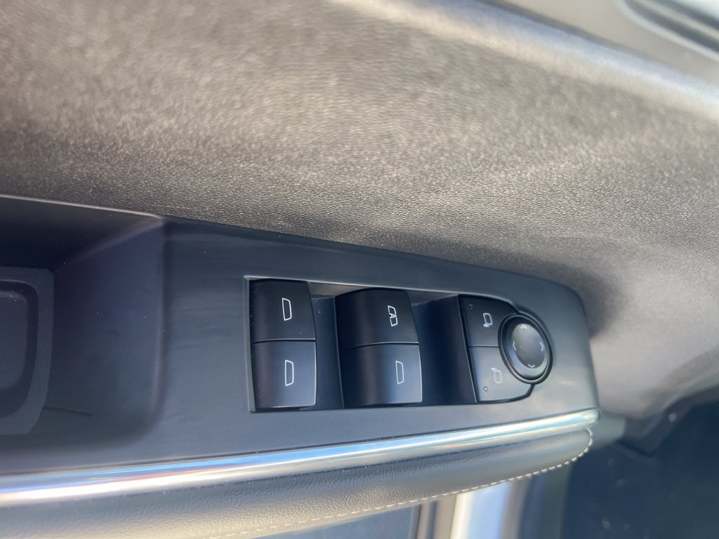 Used 2026 GMC Acadia Elevation w/ Elevation Premium Package FWD image 13