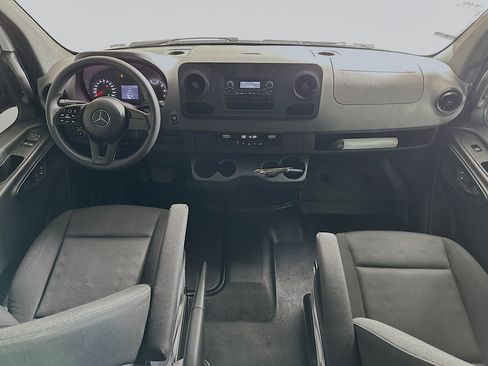 Used 2022 Mercedes-Benz Sprinter 2500 image 26