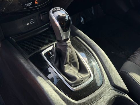 Used 2020 Nissan Rogue S FWD image 36