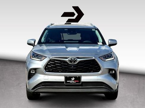 Used 2021 Toyota Highlander Limited image 3