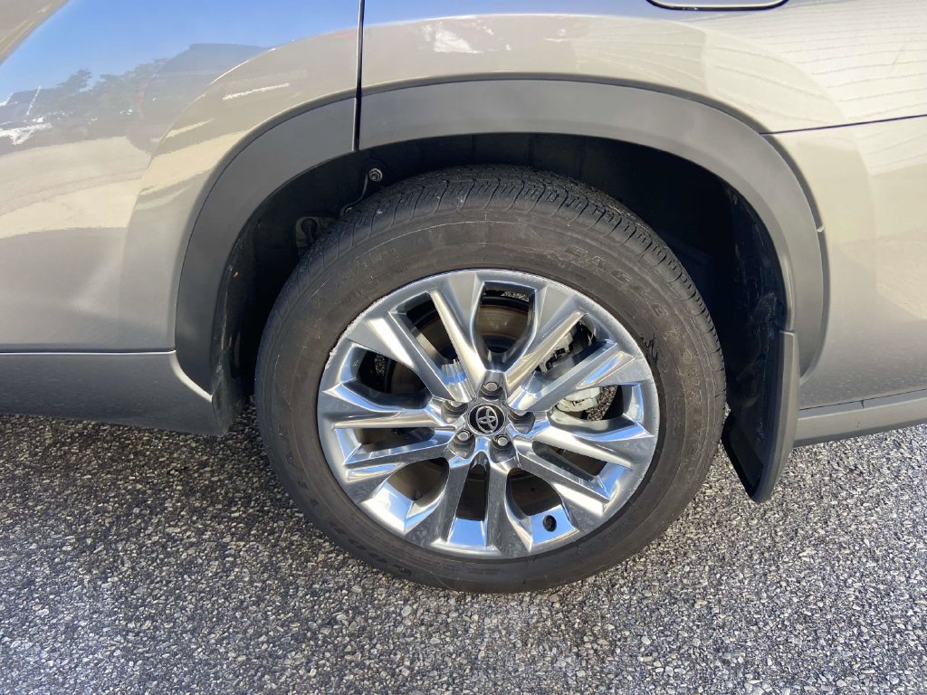 Used 2026 Toyota Highlander Limited AWD/4WD image 7