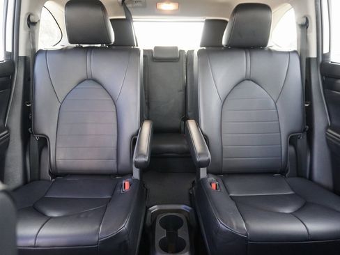 Used 2023 Toyota Highlander XLE image 27