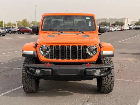 Used 2025 Jeep Gladiator Rubicon AWD/4WD image 9