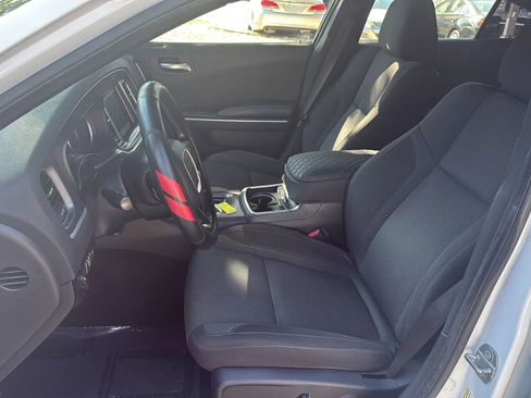 Used 2019 Dodge Charger SXT RWD image 13