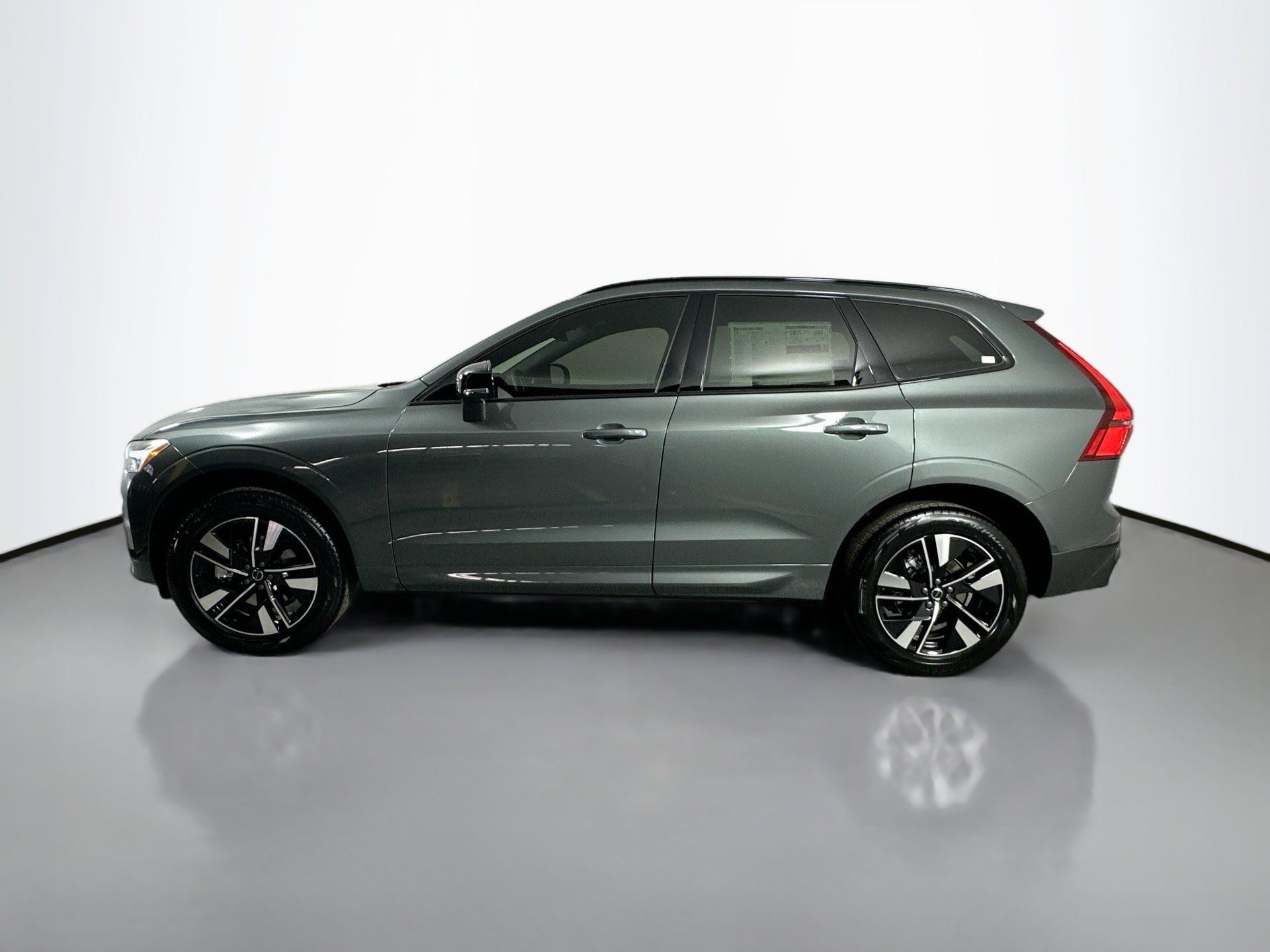 Certified 2026 Volvo XC60 B5 Core w/ Climate Package AWD/4WD image 9