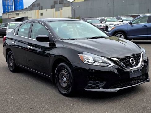 Used 2017 Nissan Sentra SV FWD image 1