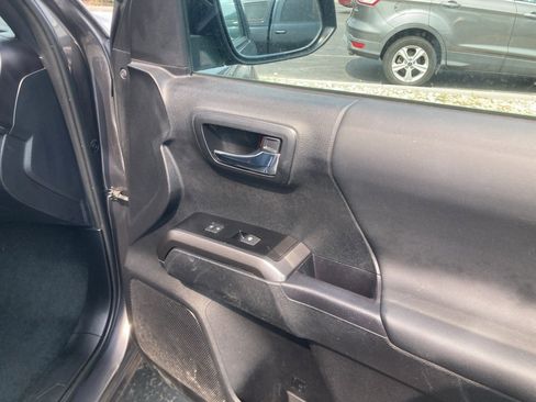 Used 2023 Toyota Tacoma TRD Off-Road w/ Technology Package image 26