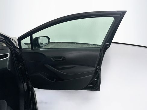 Used 2025 Toyota Corolla LE FWD image 31
