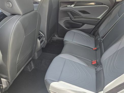 Certified 2026 Volkswagen Tiguan SE w/ Panoramic Sunroof Package FWD image 11