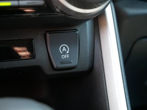 Used 2021 Toyota RAV4 LE AWD/4WD image 33