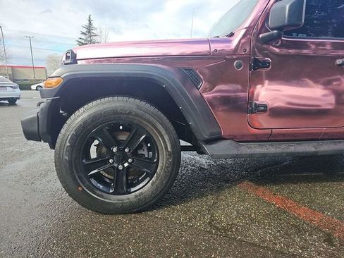 Used 2023 Jeep Wrangler Sport image 27