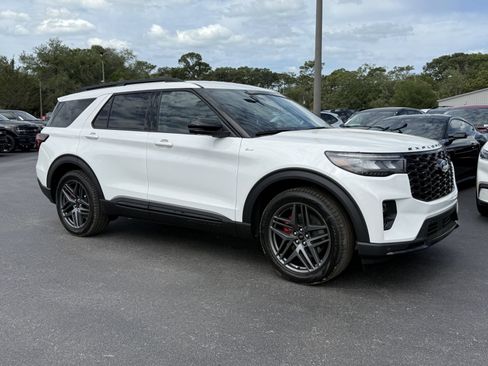 New 2026 Ford Explorer ST-Line w/ ST-Line Street Pack RWD image 2