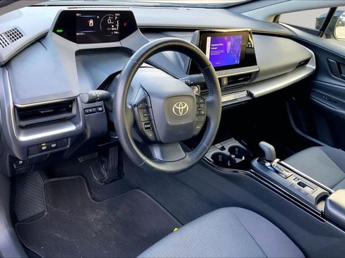 Used 2025 Toyota Prius LE FWD image 18