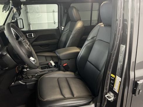 Used 2025 Jeep Wrangler Unlimited Sahara AWD/4WD image 19