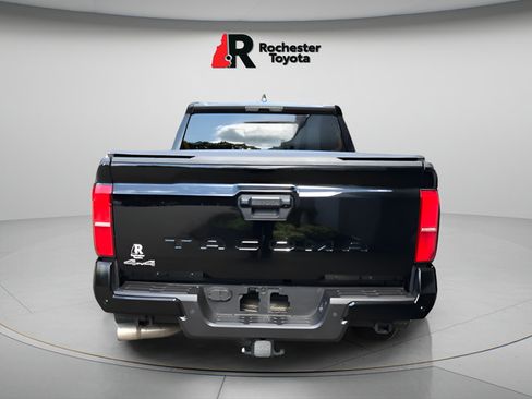 Certified 2025 Toyota Tacoma SR5 AWD/4WD image 6
