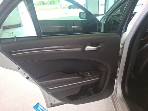 Used 2020 Chrysler 300 Limited AWD/4WD image 19