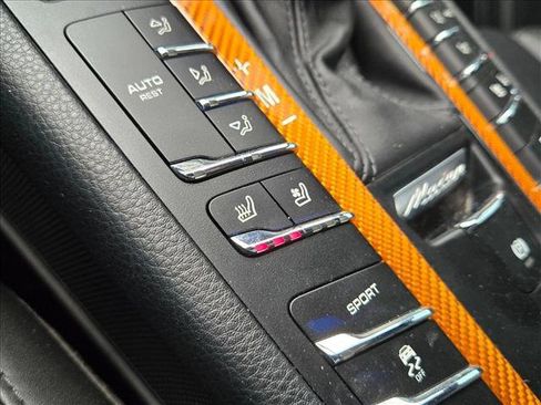 Used 2018 Porsche Macan image 16