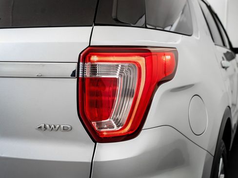 Used 2019 Ford Explorer Limited w/ Class III Trailer Tow Package image 9