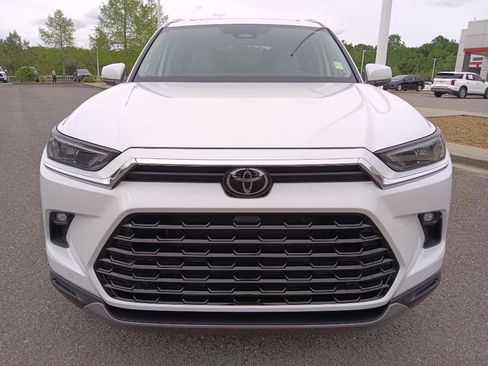 Used 2024 Toyota Grand Highlander AWD image 8