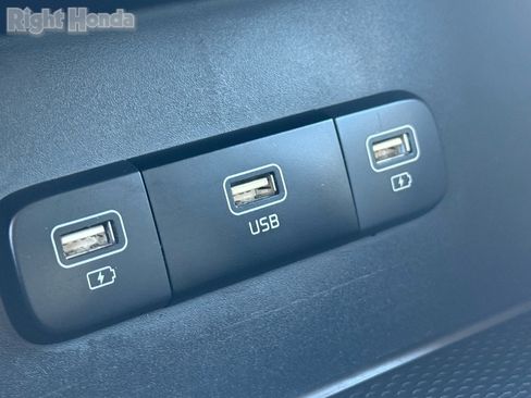 Used 2024 Kia Carnival LX image 23