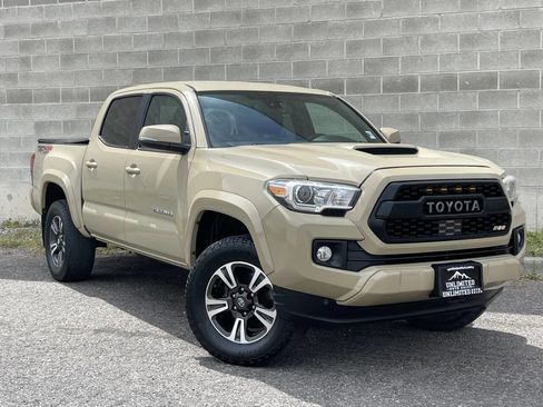 Used 2018 Toyota Tacoma TRD Sport w/ Technology Package AWD/4WD image 1