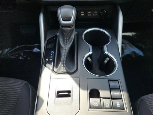 Used 2024 Toyota Highlander LE image 13