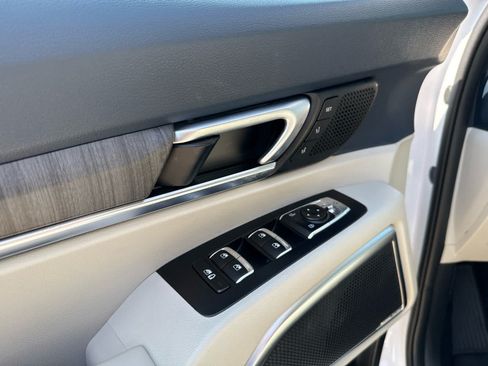 Used 2025 Kia Telluride SX w/ SX Captain's Chair Package FWD image 23