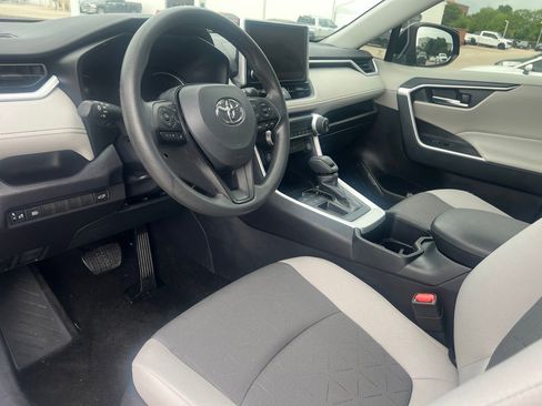 Used 2025 Toyota RAV4 XLE w/ Convenience Package FWD image 9