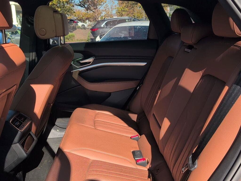 Used 2024 Audi Q8 e-tron Premium Plus AWD/4WD image 11