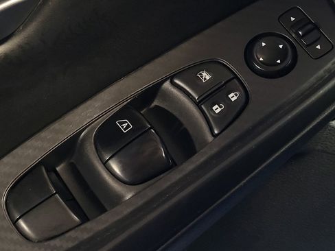 Used 2025 Nissan Sentra SV FWD image 27