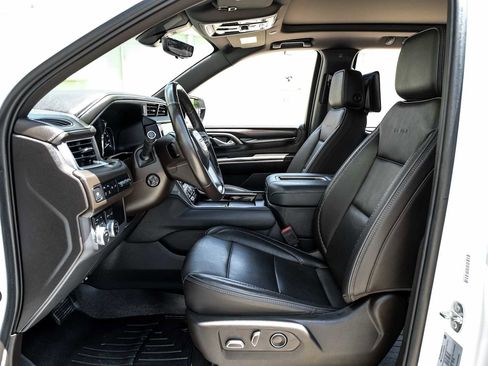 Used 2021 GMC Yukon Denali w/ Denali Premium Package AWD/4WD image 4
