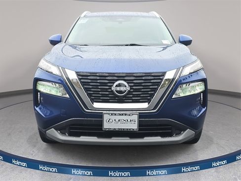 Used 2023 Nissan Rogue SV w/ SV Premium B Package image 3