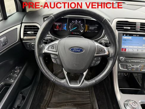 Used 2017 Ford Fusion SE w/ Fusion SE Technology Package FWD image 14
