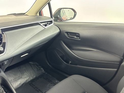 Certified 2025 Toyota Corolla LE image 28