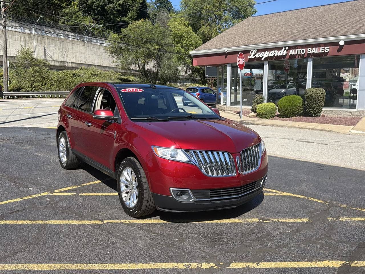 Used 2013 Lincoln MKX AWD image 2