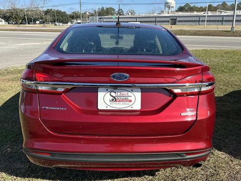 Used 2018 Ford Fusion SE w/ Equipment Group 201A image 4