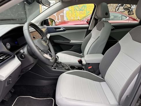 Used 2023 Volkswagen Taos SE w/ Panoramic Sunroof Package AWD/4WD image 19