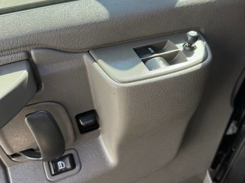 Used 2018 Chevrolet Express 2500 w/ Driver Convenience Package image 12