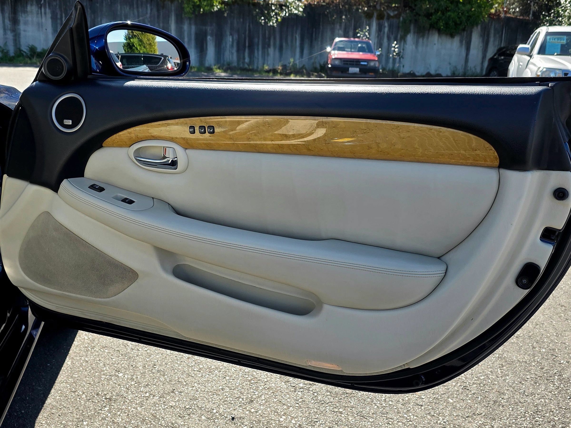 Used 2005 Lexus SC 430 Convertible RWD image 46