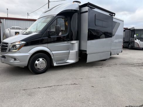 Used 2017 Mercedes-Benz Sprinter 3500 image 10