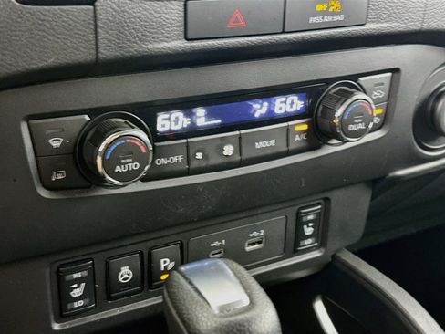 Used 2023 Nissan Frontier SV w/ SV Convenience Package RWD image 23