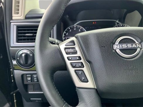 Used 2024 Nissan Titan SV w/ SV Convenience Package image 11