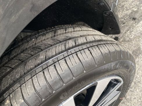 New 2025 Nissan Sentra SV w/ SV Premium Package image 32