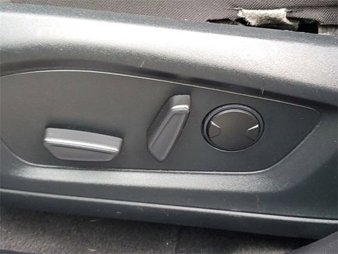 Used 2020 Ford Explorer XLT image 23