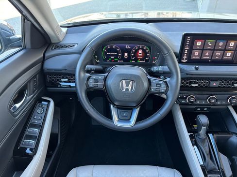 Used 2025 Honda Accord Touring image 9
