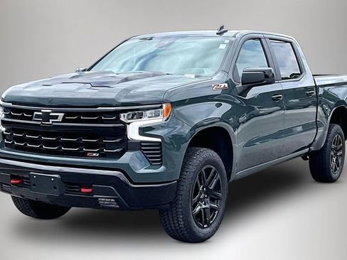 Used 2025 Chevrolet Silverado 1500 LT Trail Boss AWD/4WD image 2