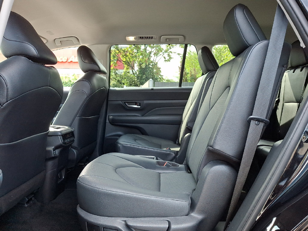 Certified 2025 Toyota Grand Highlander FWD image 9