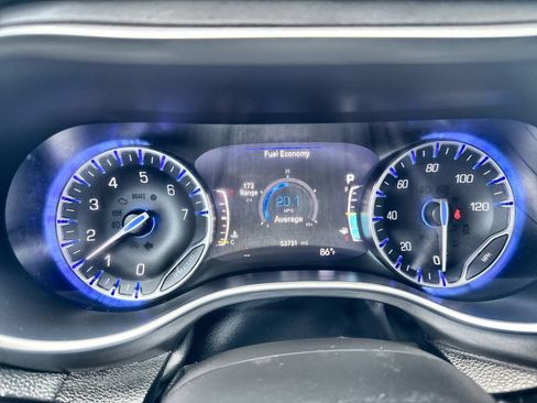 Used 2022 Chrysler Pacifica Touring-L FWD image 15