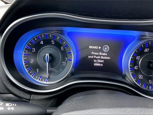 Used 2023 Chrysler 300 Touring L image 19